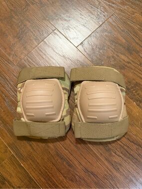 Tactical Elbow Pads in Tan and Camo - Protective Elbow Guards
